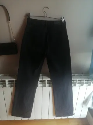 Vaquero recto Stradivarius y top blanco