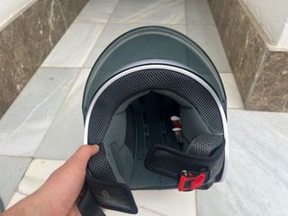 Casco Moto Blanco con Visera Oscura