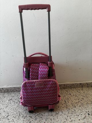 Mochila escolar con ruedas y diseño