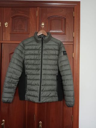 Chaqueta acolchada Calvin Klein verde y negra