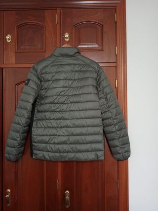 Chaqueta acolchada Calvin Klein verde y negra