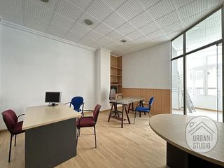 Oficina en venta en Mercado en Alicante