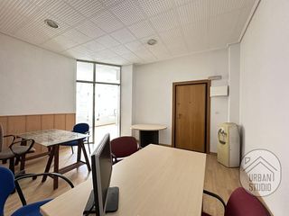 Oficina en venta en Mercado en Alicante