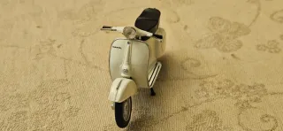 Vespa Primavera 125 - 1969 - Scala 1/18
