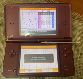 Nintendo DS XL Rojo burdeos con su cargador