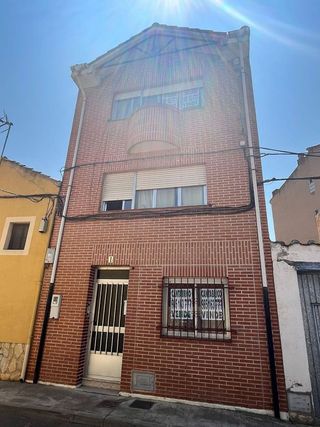 Casa adosada en venta en Valencia de Don Juan