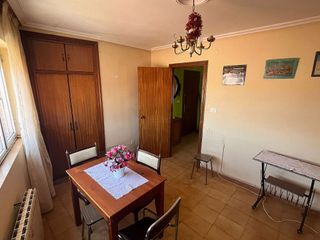 Casa adosada en venta en Valencia de Don Juan