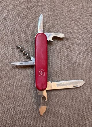 2 Coltelli Victorinox Svizzera Officer e Economy