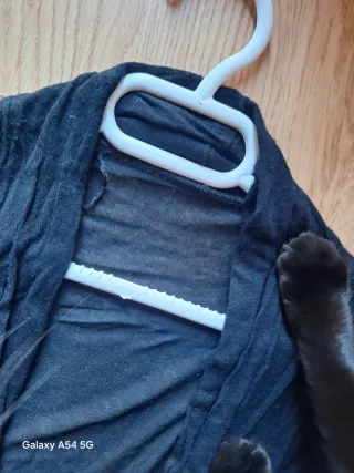 Chaqueta fina negra versátil