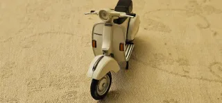 Vespa P 200 E - anno 1978 - Scala 1/18