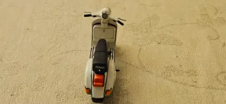 Vespa P 200 E - anno 1978 - Scala 1/18