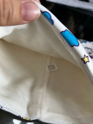 Scalda collo bianco con unicorni