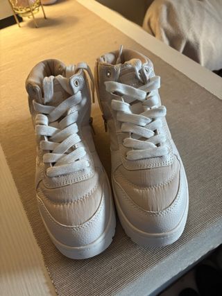 Zapatillas Zara altas rosa palo y blanco