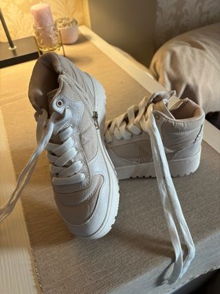 Zapatillas Zara altas rosa palo y blanco