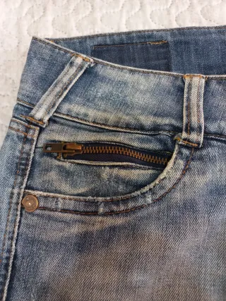 Pantalón vaquero pirata de mujer