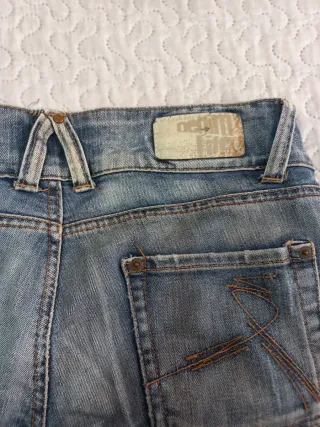 Pantalón vaquero pirata de mujer