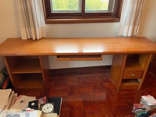 Secretária de madeira castanha