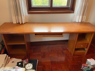 Secretária de madeira castanha