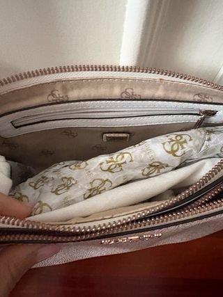 Bolso Guess rosa y blanco