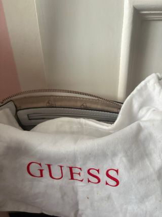Bolso Guess rosa y blanco