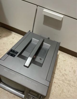 TV Portátil Blanco y Negro DKL-2200