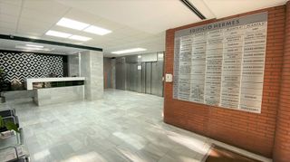 Oficina en alquiler en La Buhaira en Sevilla