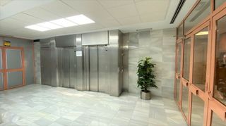 Oficina en alquiler en La Buhaira en Sevilla