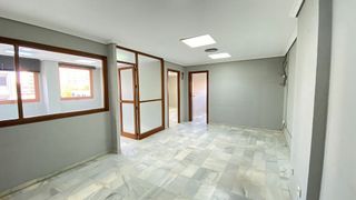 Oficina en alquiler en La Buhaira en Sevilla