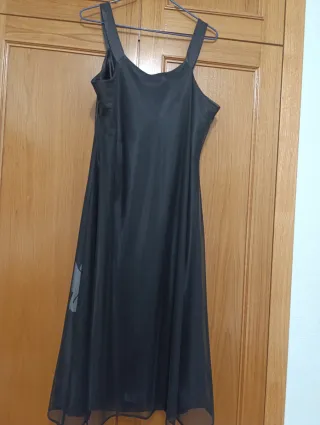 Vestido negro con estampado floral blanco talla 48