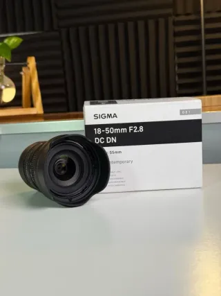 COMO NUEVO | Sigma 18-50mm F2.8 DC DN Sony E