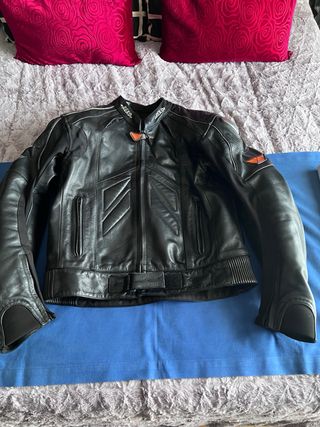Traje de moto de piel talla L, para altura 1’70,