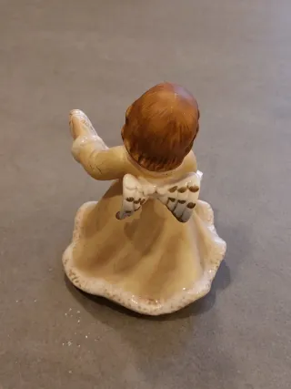 Statuina angelo porcellana