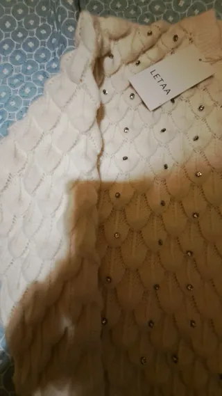 Jersey blanco con pedrería