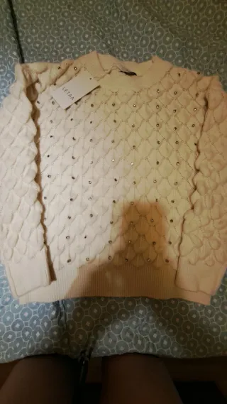 Jersey blanco con pedrería