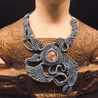 Colgante artesanía macramé y larimar