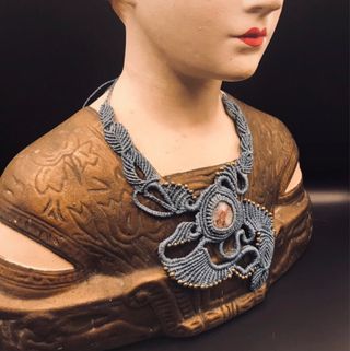 Colgante artesanía macramé y larimar