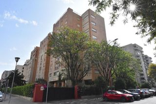 Garaje en venta en La Buhaira en Sevilla