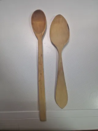 Due cucchiai di legno 36cm e 28cm
