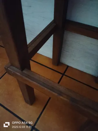 4 Banquetas de castaño 100€ por unidad