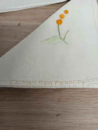 Set tovaglia e 12 tovaglioli ricamati bisso lino