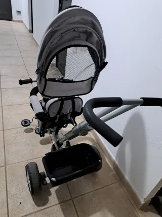 Triciclo para bebé gris