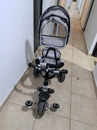 Triciclo para bebé gris