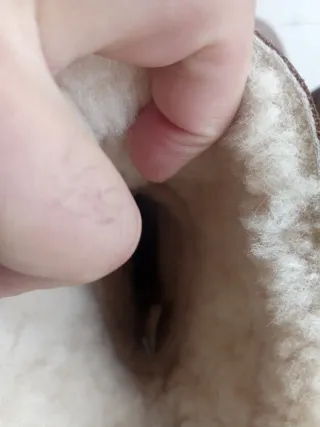 Botas UGG de cuero marrón con hebillas