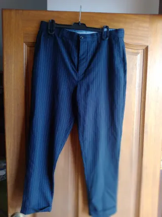 Pantalones de vestir azul marino con rayas