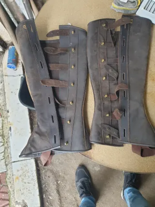 Espolainas de cuero marrones