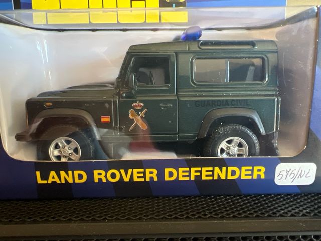 2 Land Rover Defender Guardia Civil Welly 1/36