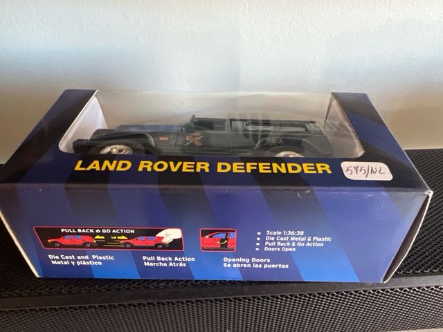 2 Land Rover Defender Guardia Civil Welly 1/36