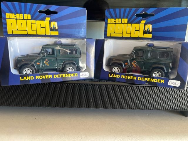 2 Land Rover Defender Guardia Civil Welly 1/36