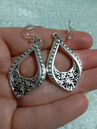 Pendientes plateados con filigrana