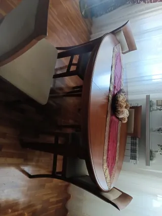 Mesa de comedor con sillas